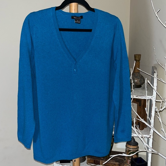 Madison Studio Sweaters - Madison Studio 1X 100% Cashmere Teal Knitwear.V-neck.Slight fix made on front.